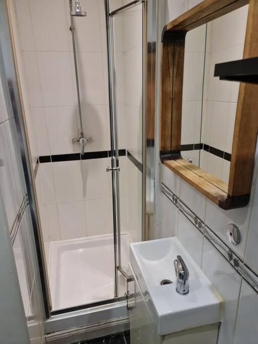 Cute One Bedroom Apartment لندن المظهر الخارجي الصورة